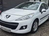 Gebraucht Peugeot 207 Tendance 92 PS (67 kW) 2011 Weiß Limousine