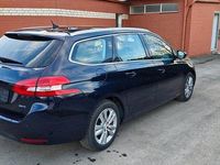 Gebraucht Peugeot 308 SW Allure 120 PS (88 kW) 2016 Blauschwarz Kombi