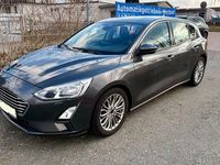Gebraucht Ford Focus Titanium 125 PS (91 kW) 2019 Grau Limousine