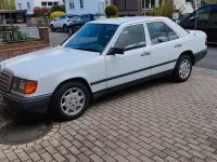 Gebraucht Mercedes E230 136 PS (100 kW) 1986 Weiß Limousine