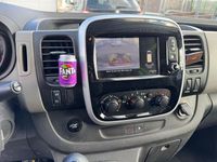 Gebraucht Renault Trafic 121 PS (88 kW) 2017 Silber Van / Kleinbus