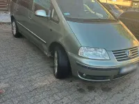 Second-hand VW Sharan 131 CP (96 kW) 2005 Albastru Monovolum