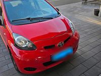 Gebraucht Toyota Aygo 68 PS (50 kW) 2010 Rot Kleinwagen