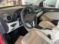 Gebraucht Mercedes B180 122 PS (89 kW) 2014 Rot Kleinwagen