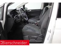 Gebraucht VW Touran Highline 150 PS (110 kW) 2023 Weiss Van / Kleinbus