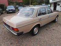 Gebraucht Mercedes 200 109 PS (80 kW) 1983 Beige Limousine