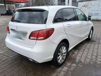 Gebraucht Mercedes B220 170 PS (125 kW) 2019 Weiß Van / Kleinbus