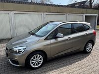 Gebraucht BMW 218 Active Tourer 136 PS (100 kW) 2016 Silber Van / Kleinbus