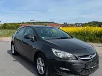 Second-hand Opel Astra 110 CP (80 kW) 2013 Negru Hatchback