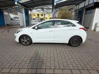 Gebraucht Hyundai i30 101 PS (74 kW) 2015 Weiß Kombi
