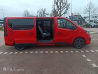 Gebraucht Opel Vivaro 145 PS (106 kW) 2016 Rot Van / Kleinbus