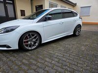 Gebraucht Ford Focus ST 275 PS (202 kW) 2014 Weiß Limousine