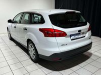 Gebraucht Ford Focus Ambiente 101 PS (74 kW) 2015 Weiß Kombi