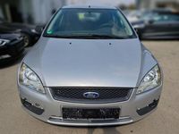 Usado Ford Focus Trend 101 CV (74 kW) 2005 Plateado Berlina