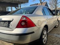 Gebraucht Ford Mondeo Ghia 110 PS (80 kW) 2003 Silber Limousine