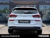 Neu Hyundai i30 101 PS (74 kW) 2025 Atlas white Kombi