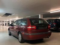 Gebraucht Volvo V40 122 PS (89 kW) 2001 Rot Kombi