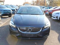 Gebraucht Volvo V40 Inscription 122 PS (89 kW) 2018 Denim blue Kombi