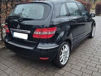 Gebraucht Mercedes B180 116 PS (85 kW) 2011 Schwarz Van / Kleinbus