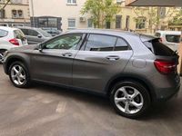 Gebraucht Mercedes GLA200 Urban 156 PS (114 kW) 2018 Grau SUV
