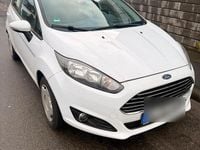 Gebraucht Ford Fiesta 82 PS (60 kW) 2015 Weiß Kleinwagen
