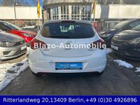 Gebraucht Opel Astra Sport 140 PS (102 kW) 2012 Weiß Limousine