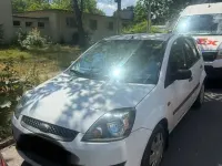 Gebraucht Ford Fiesta Ambiente 60 PS (44 kW) 2007 Weiß Kleinwagen