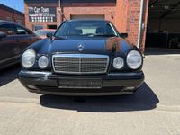 Gebraucht Mercedes E220 125 PS (91 kW) 1999 Schwarz Limousine