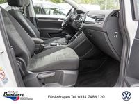 Gebraucht VW Touran Highline 150 PS (110 kW) 2024 Weiß Van / Kleinbus