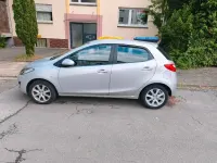 Gebraucht Mazda 2 Center-Line 75 PS (55 kW) 2012 Silber Kleinwagen