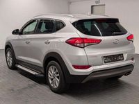 Gebraucht Hyundai Tucson Intro Edition 177 PS (130 kW) 2016 Platinumsilbermet. SUV