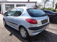 Gebraucht Peugeot 206 69 PS (50 kW) 2001 Silber Kleinwagen