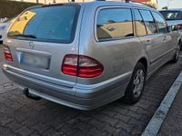 Second-hand Mercedes E200 Classic 163 CP (119 kW) 2002 Argintiu Break