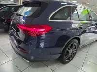 Gebraucht Mercedes C300e Avantgarde 426 PS (313 kW) 2023 Sodalithblue  metallic paint Kombi