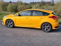 Usata Ford Focus ST 250 CV (183 kW) 2018 Giallo Berlina