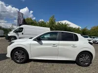 Gebraucht Peugeot 208 Active 75 PS (55 kW) 2022 Weiß (metallic) Kleinwagen