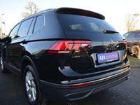 Gebraucht VW Tiguan Allspace Pro 150 PS (110 kW) 2024 Deep black perleffekt (metallic) SUV