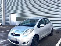 Gebraucht Toyota Yaris 69 PS (50 kW) 2011 Silber Kleinwagen