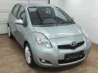 Gebraucht Toyota Yaris Life 101 PS (74 kW) 2010 Medium silver metallic Kleinwagen