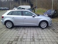 Gebraucht Audi A3 Ambiente 150 PS (110 kW) 2015 Florettsilber metallic (metallic) Limousine