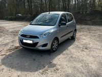 Gebraucht Hyundai i10 69 PS (50 kW) 2013 Silber Kleinwagen
