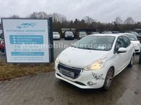 Gebraucht Peugeot 208 Active 68 PS (50 kW) 2013 Weiß Kleinwagen