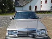 Gebraucht Mercedes E260 160 PS (117 kW) 1989 Gold Limousine