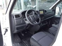 Second-hand Renault Master 135 CP (99 kW) 2024 Alb Monovolum