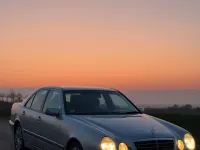 Gebraucht Mercedes E200 186 PS (136 kW) 2000 Silber Limousine