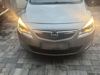 Gebraucht Opel Astra Edition 140 PS (102 kW) 2010 Silber Kleinwagen