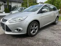 Gebraucht Ford Focus Trend 125 PS (91 kW) 2013 Silber Limousine