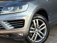 Gebraucht VW Touareg R-line 262 PS (192 kW) 2017 Grau SUV