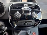 Gebraucht Renault Kangoo LIMITED Deluxe 90 PS (66 kW) 2017 Weiß Van / Kleinbus