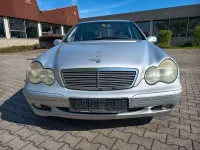 Second-hand Mercedes C200 Classic 116 CP (85 kW) 2002 Argintiu Berlinǎ